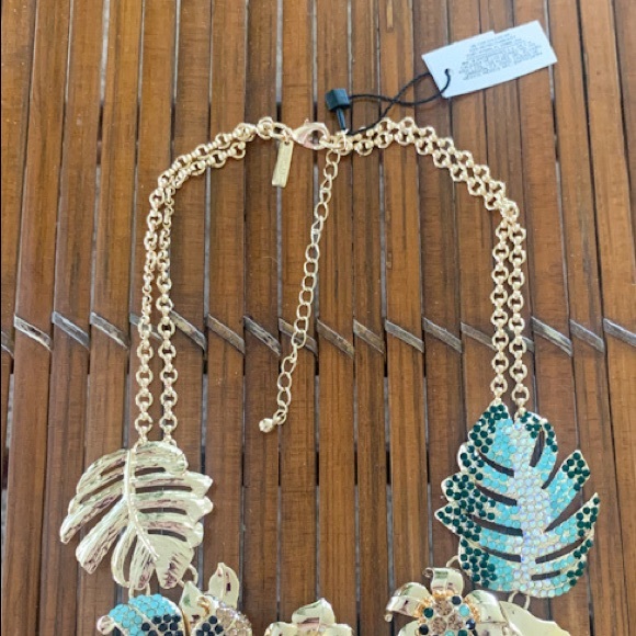 New White House Black Market Statement Necklace - Picture 2 of 6